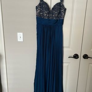 Navy La Femme Gown - Size: 4 - Beautiful Sequins on top